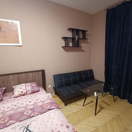Ляльковий Театр Не Мансарда إلفيف المظهر الخارجي الصورة